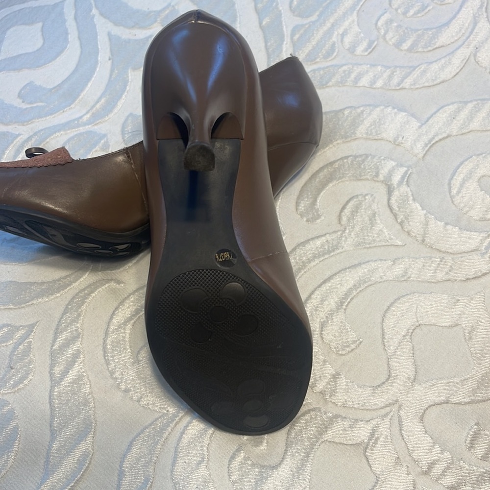 Heels - Picture 3 of 4